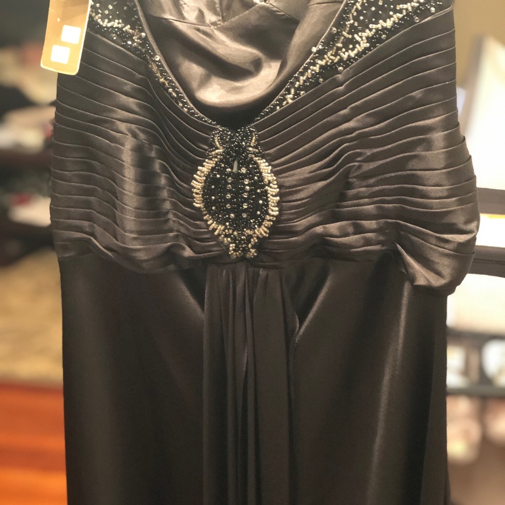 Even gown - Picture 3 of 7